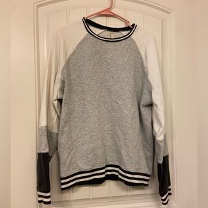 Color block crew neck